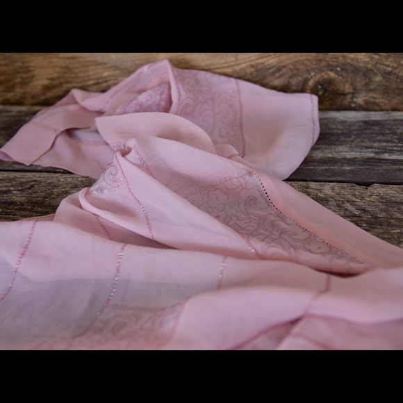 100% Silk Scarf in Delicate Pink 18 x 60 Inches approx in beautiful condition - Picture 2 of 7